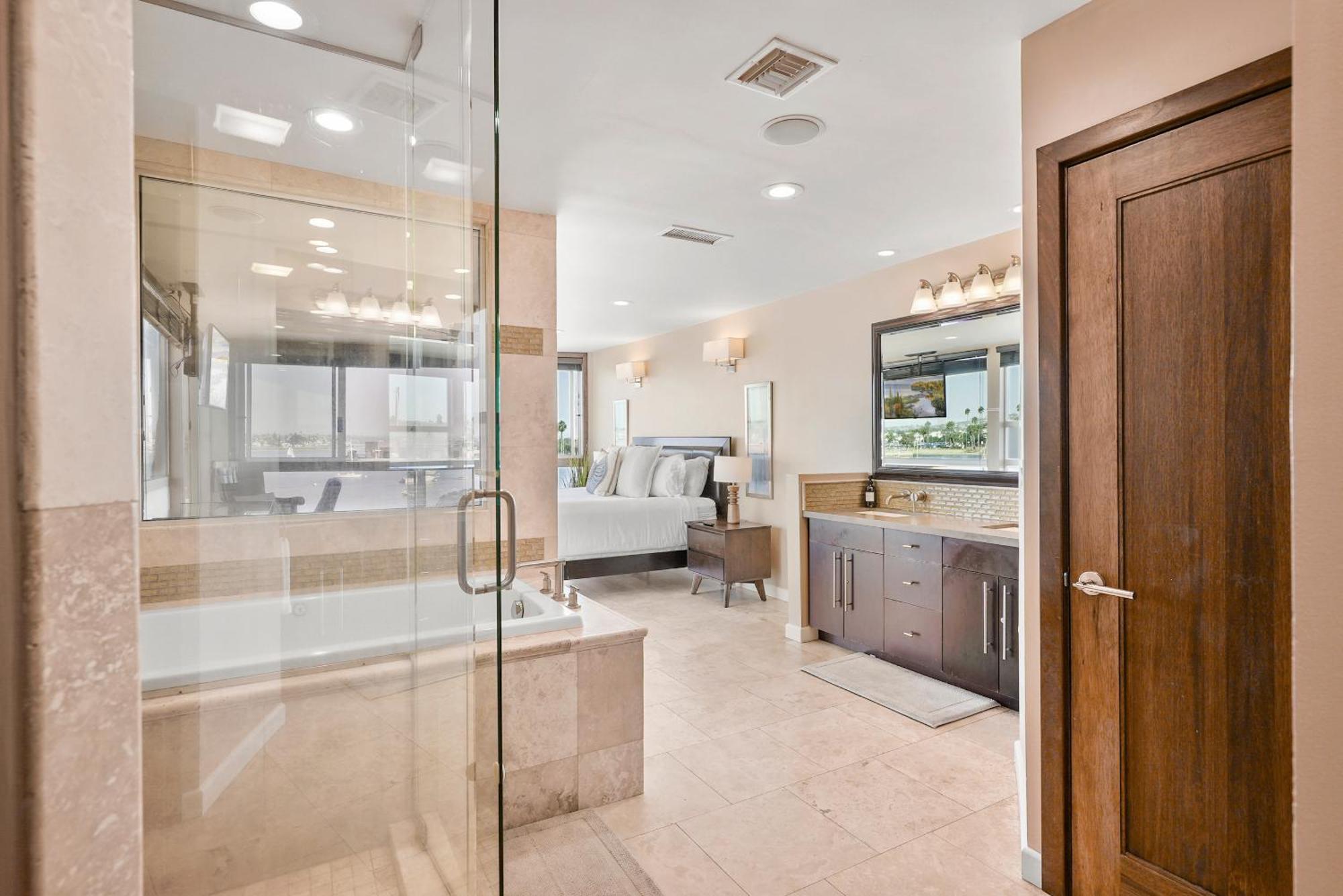 Stunning Bayfront Condo With Gorgeous Views, Garage, Massive Roof Deck & Ac - Dogs Welcome! San Diego Buitenkant foto